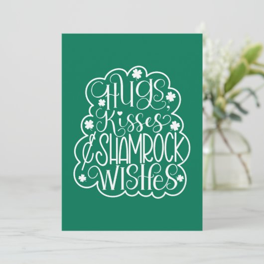 Knuffels, Kussen & Klaververlangens. Prettige St.  Feestdagenkaart (Staand voorkant)