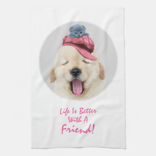 Knuffige pluizige hond met een kat op zijn hoofd P Theedoek