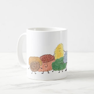 Knuffige pluizige wezens op een koffiemok