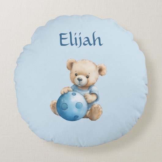 Knuffige teddybeer met blauwe bal rond kussen (Voorkant)