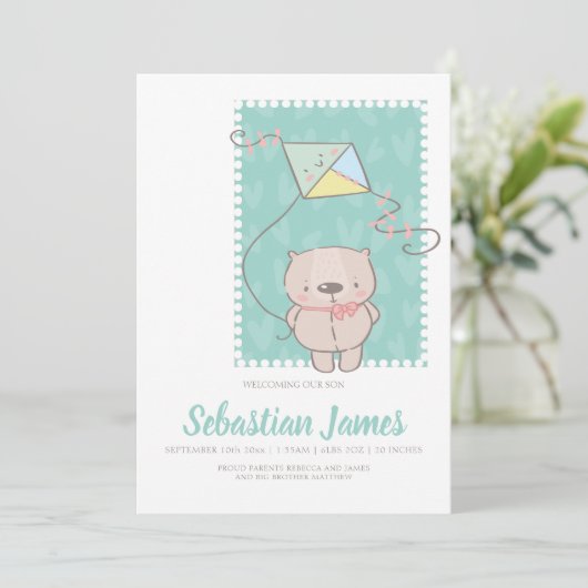 Knuffige teddybeer met vlieger nieuwe baby aankondiging (Staand voorkant)
