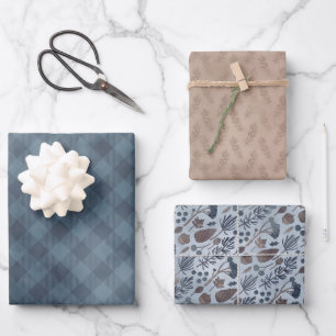 Knus blauw en bruin geruit dennenappels en huisver inpakpapier vel