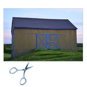 Knus Bruine Schuur met Twee Omlijste Blauwe Xs Tissuepapier