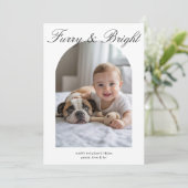 Knus gezinskerstkaart 'Furry & Bright' Feestdagenkaart (Staand voorkant)