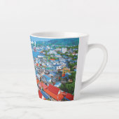Ko Sichang, Thailand - Levendig Havenbeeld Klein Latte Mok (Rechts)