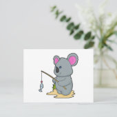 Koala als visser met hengel & vis briefkaart (Staand voorkant)