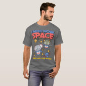 Koala Bear Floating in Space Whimsical Cosmic Frie T-shirt (Voorkant volledig)