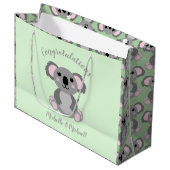 Koala Beer Baby shower Groene Genderneutraliteit Groot Cadeauzakje (Voorkant Gekanteld)