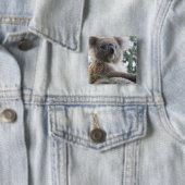 Koala Beer Facts Square Pin Vierkante Button 5,1 Cm (In situ)