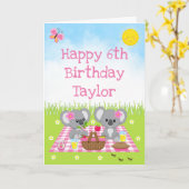 Koala Beer Picnic Pink Gingham Happy Birthday Kaart (Gele Bloem)