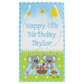 Koala Beren Picnic Blue Gingham Happy Birthday Klein Cadeauzakje (Achterkant)