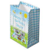 Koala Beren Picnic Blue Gingham Happy Birthday Medium Cadeauzakje (Voorkant Gekanteld)