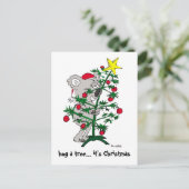 Koala die een Kerstboom koesteren Feestdagenkaart (Staand voorkant)