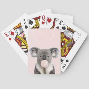 Koala die een roze kauwgomblaas blaast pokerkaarten