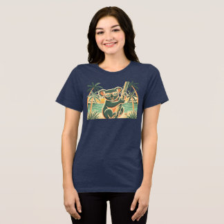 Koala die ontspant op het strand – Tropische zomer Tri-Blend Shirt