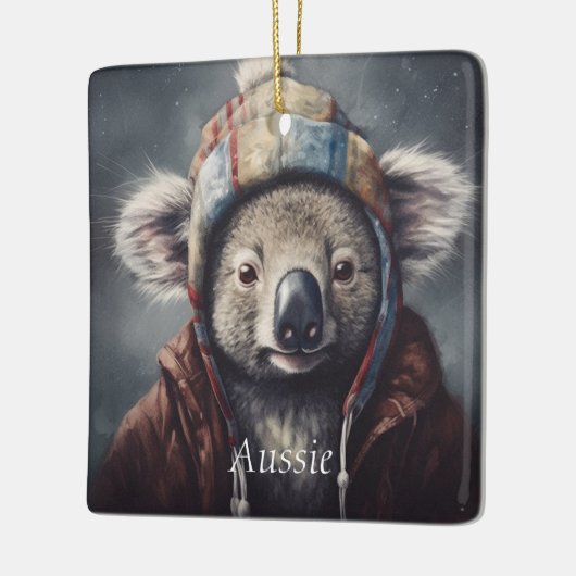 Koala draagt winterse pet, aanpasbaar keramisch ornament (Links)