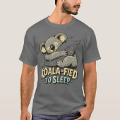 “Koala Fed to Sleep” Slaapdier Koala-ontwerp T-shirt (Voorkant)