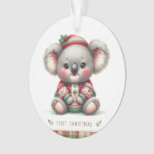 Koala in Holiday Sweater & Holly Hat Ornament (voorkant)