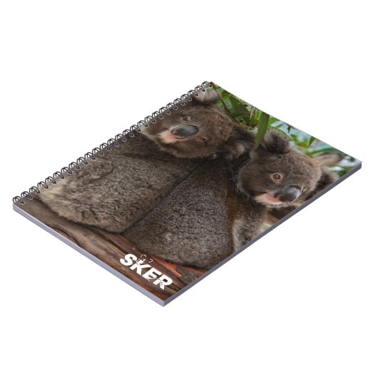 Koala Joeys violette en verkruimelde notitieboek (Linkerzijde)