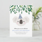 Koala met blauw feest Pet verjaardagsuitnodiging Kaart (Staand voorkant)