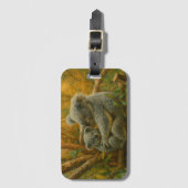 Koala-moeder en Joey in het herfstbladerdak Bagagelabel (Voorkant (verticaal))