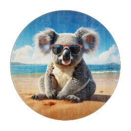Koala op een zandstrand snijplank
