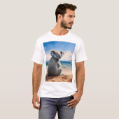 Koala op een zandstrand t-shirt (Voorkant volledig)