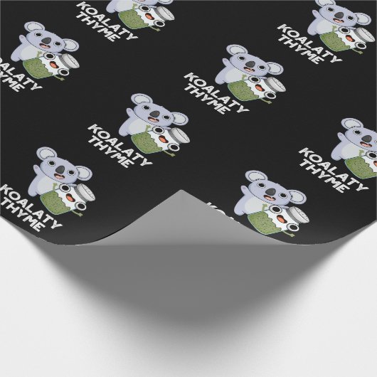 Koala-ty Thyme Funny Koala Thyme Pun Dark BG Cadeaupapier (Hoek)