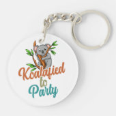 Koalafied to Party Qualified Pun Cute and Funny Ko Sleutelhanger (Achterkant)