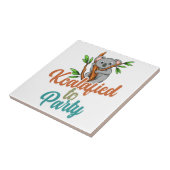 Koalafied to Party Qualified Pun Cute and Funny Ko Tegeltje (Zijkant)