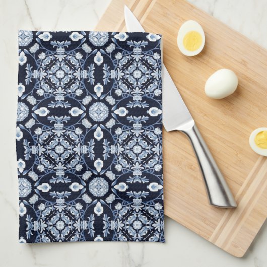 Kobalt Garden Tegel – Blauw en Wit Bloemen Theedoek (Quarter Fold)