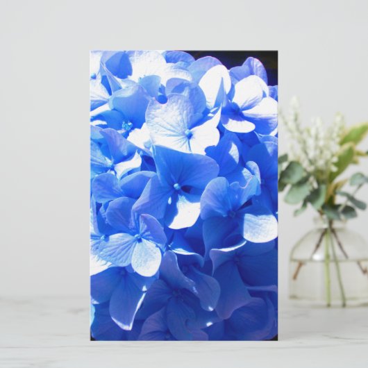 Kobaltblauw bloemensierlijke blauwe hortensia's briefpapier (Staand voorkant)