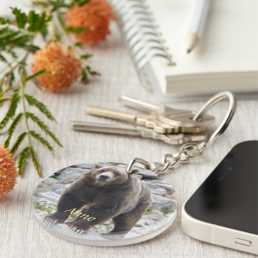 Kodiak-Beer op een rots Sleutelhanger (Voorkant Rechts)