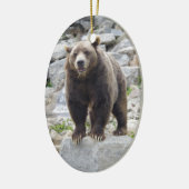 Kodiakbeer staand op een rots keramisch ornament (Links)