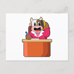 Koe als secretaresse met tafel briefkaart