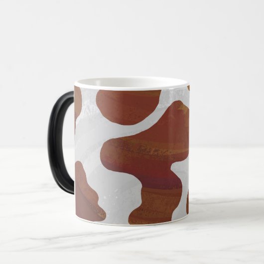 Koe Brown and White Print Magische Mok (Voorkant links)