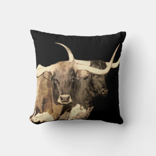 koe decor longhorns sepia tongen op zwart kussen