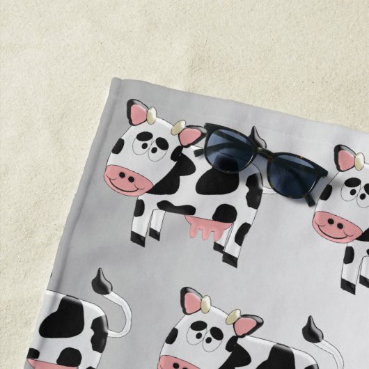 Koe Design Grijs Gekleurd Strandlaken (In situ)