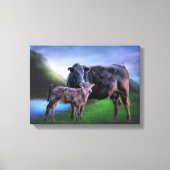 Koe en kalf bij een rustig meer in Rolling Hills Canvas Afdruk (Voorkant)