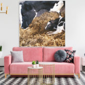 Koe en kalf in Hay Canvas Afdruk (Insitu (Woonkamer))