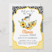 Koe en zonnebloemen hebben je de moos-uitnodiging  kaart (Voorkant)