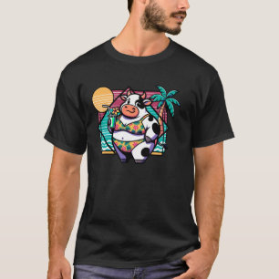 Koe in badpak met drankje op Sunset Beach T-shirt