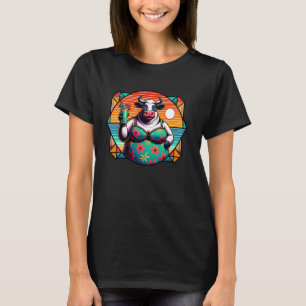 Koe in bloemetjesbadpak met tropische drank en zon t-shirt