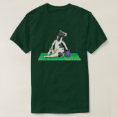 Koe in Twist Yoga Pose T-shirt (Design voorkant)