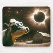 Koe kijken naar de totale zonsverduistering muismat (Voorkant)