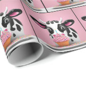 Koe met verjaardagscupcake op roze cadeaupapier (Rol Hoek)
