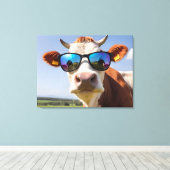 Koe met zonnebril canvas afdruk (Insitu (Houten vloer))