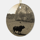 Koe, zwarte stier. Sepia Tone Foto Keramisch Ornament (Links)
