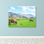 Koeien grazen uitzicht canvas afdrukken (Insitu (Houten vloer))