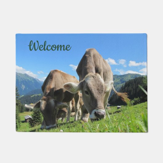 Koeien Grazing Bergen Blauwe Lucht Welkom Deurmat (Voorkant)